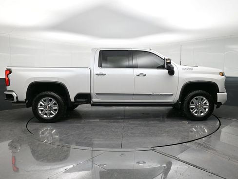 Used 2025 Chevrolet Silverado 2500 High Country w/ High Country Premium Package AWD/4WD image 6