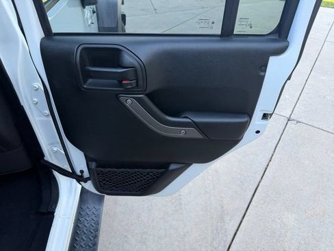 Used 2018 Jeep Wrangler Unlimited Sport S AWD/4WD image 11