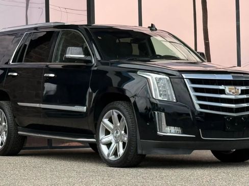 Used 2018 Cadillac Escalade Luxury AWD/4WD image 17