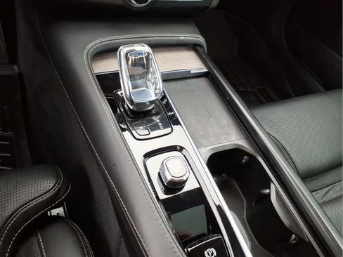 Used 2022 Volvo S90 B6 Inscription w/ Advanced Package image 25