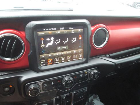 Used 2021 Jeep Wrangler Unlimited Rubicon w/ Xtreme Recon 35" Tire Package image 27