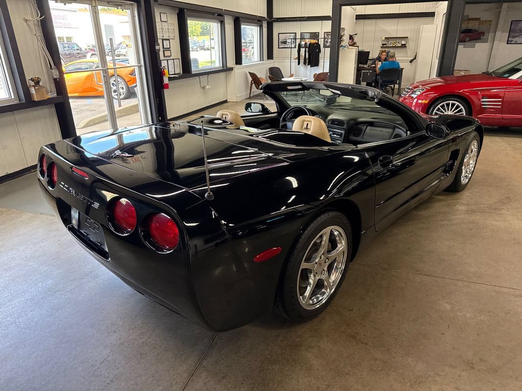 Used 2002 Chevrolet Corvette Convertible w/ Preferred Equipment Group2 RWD image 14