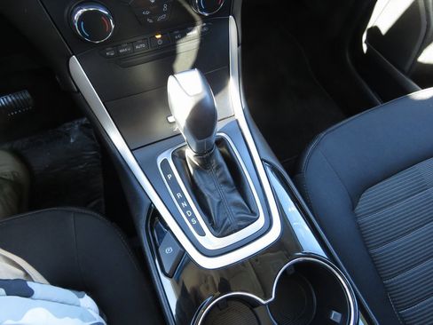 Used 2017 Ford Edge SEL image 21