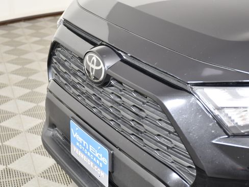 Used 2025 Toyota RAV4 LE AWD/4WD image 11