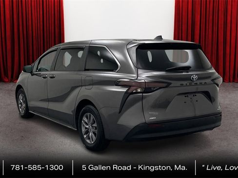 Certified 2023 Toyota Sienna LE image 7