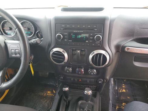 Used 2015 Jeep Wrangler Sahara image 10