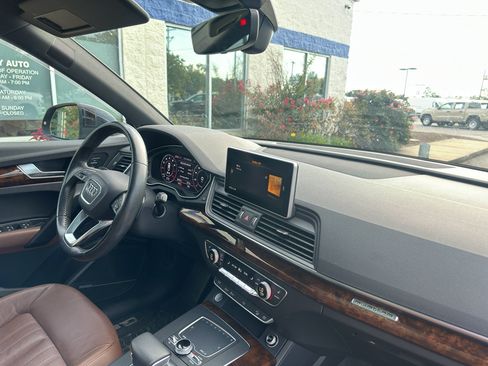 Used 2018 Audi Q5 2.0T Premium Plus w/ Premium Plus Package AWD/4WD image 11