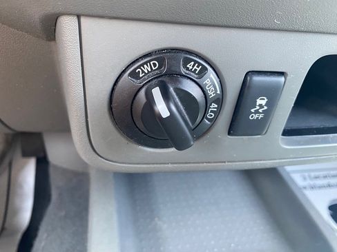 Used 2019 Nissan Frontier SV image 17