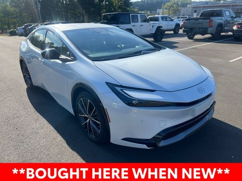 Used 2025 Toyota Prius XLE FWD image 3
