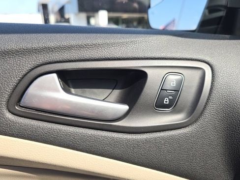 Used 2017 Ford Escape SE w/ SE Cold Weather Package AWD/4WD image 13