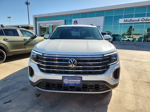 New 2026 Volkswagen Atlas SE image 2