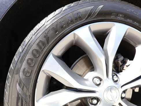 Used 2020 Chrysler Pacifica Limited w/ Tire & Wheel Group image 29