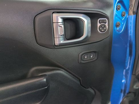 Used 2021 Jeep Wrangler Unlimited Rubicon w/ Cold Weather Group AWD/4WD image 6