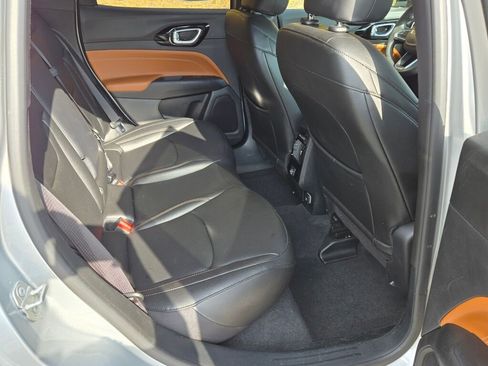 Used 2024 Jeep Compass Limited image 7