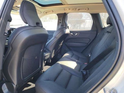 Used 2025 Volvo XC60 B5 Plus image 10
