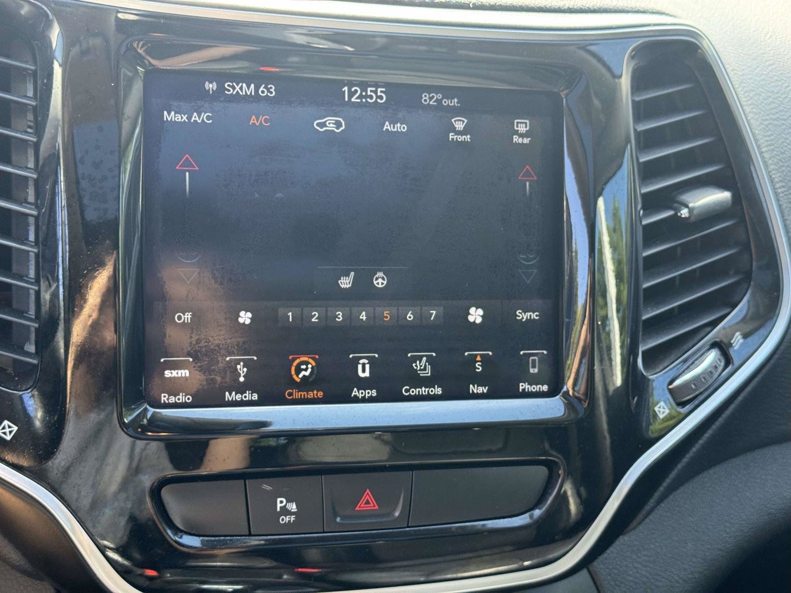 Used 2019 Jeep Cherokee Limited AWD/4WD image 24
