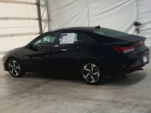Used 2023 Hyundai Elantra SEL w/ Convenience Package FWD image 2