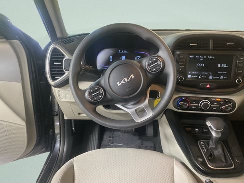 Used 2025 Kia Soul LX FWD image 17