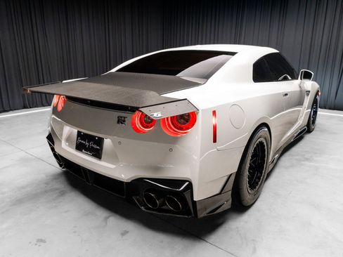 Used 2024 Nissan GT-R Premium w/ Premium Interior Package AWD/4WD image 19