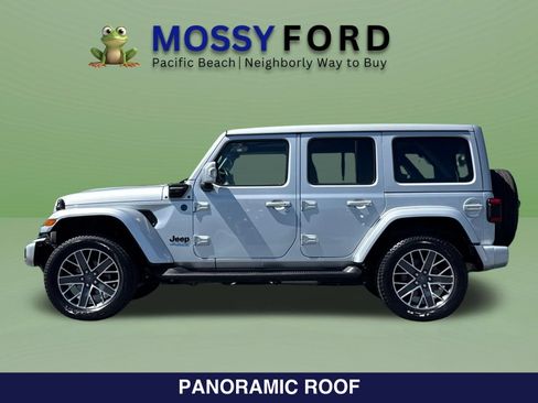 Used 2022 Jeep Wrangler Unlimited Sahara AWD/4WD image 9
