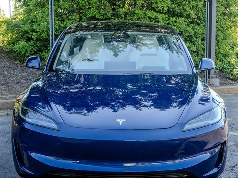 Used 2025 Tesla Model 3 Performance image 2