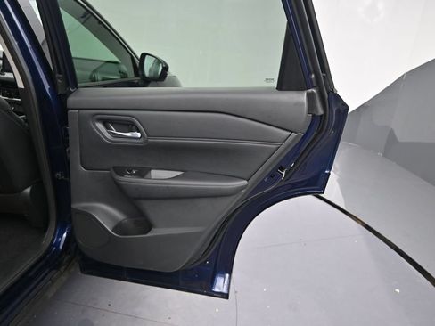 Used 2026 Nissan Rogue SL FWD image 9