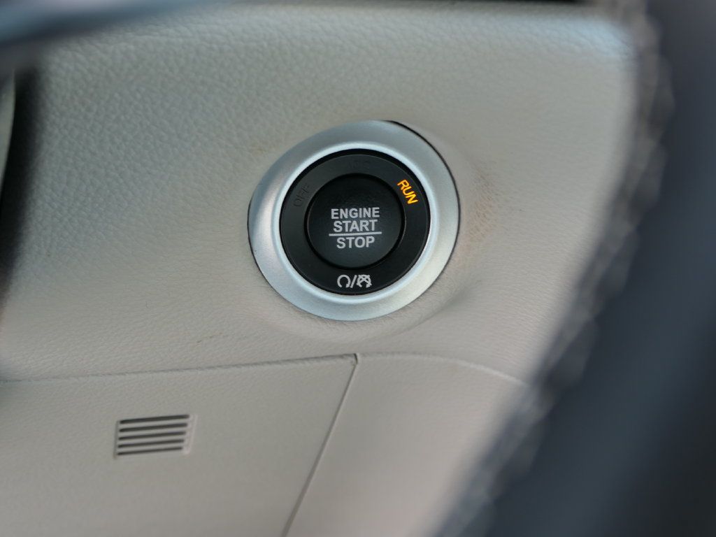 Certified 2023 Chrysler Pacifica Touring-L FWD image 17