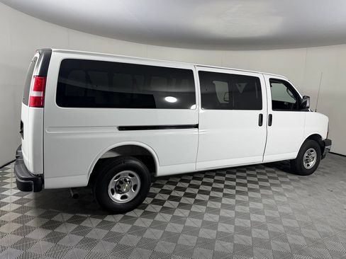 Used 2025 Chevrolet Express 3500 LT w/ LT Preferred Equipment Group RWD image 7