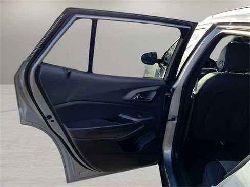 Certified 2025 Chevrolet Trax LT w/ LT Convenience Package image 21