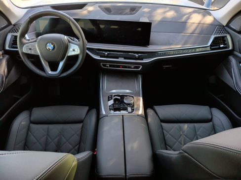 Certified 2025 BMW X7 xDrive40i w/ Premium Package image 30