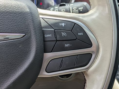 Used 2019 Chrysler Pacifica Limited FWD image 22