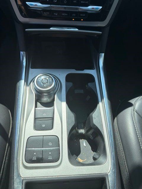 Used 2023 Ford Explorer XLT w/ Equipment Group 202A RWD image 16