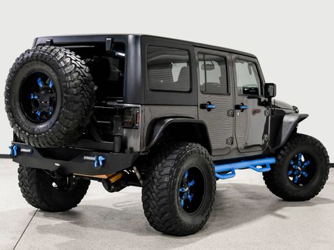 Used 2016 Jeep Wrangler Unlimited Rubicon AWD/4WD image 6