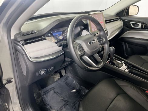 Used 2022 Jeep Compass Limited w/ Sun and Sound Group AWD/4WD image 9
