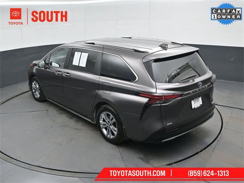 Used 2024 Toyota Sienna Platinum image 66