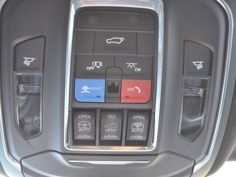 New 2025 Jeep Grand Cherokee Limited image 32