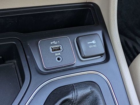 Used 2019 Jeep Cherokee Latitude w/ Popular Appearance Group FWD image 21