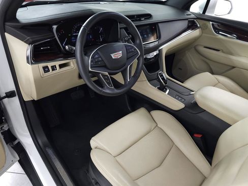 Used 2017 Cadillac XT5 Premium Luxury w/ LPO, Wheel Lock Package image 18