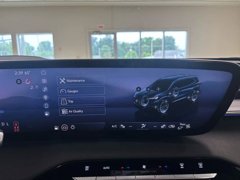 Used 2025 Buick Enclave Sport Touring w/ Power Package image 38