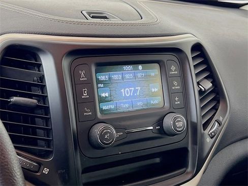 Used 2018 Jeep Cherokee Latitude image 15