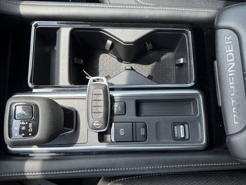 Used 2025 Nissan Pathfinder SV FWD image 25
