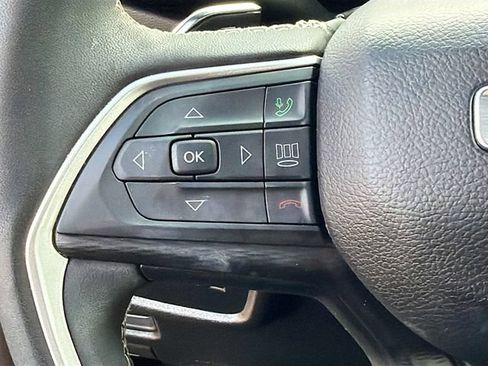 Used 2024 Jeep Grand Cherokee Altitude AWD/4WD image 11