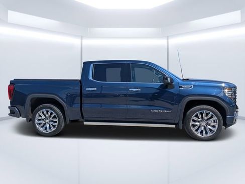 Used 2022 GMC Sierra 1500 Denali w/ Denali Reserve Package AWD/4WD image 2
