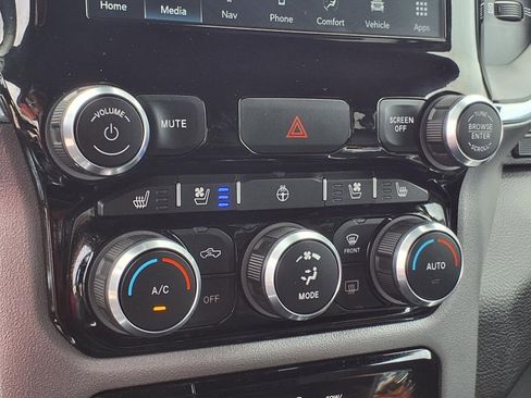 Used 2024 RAM 1500 Laramie image 22