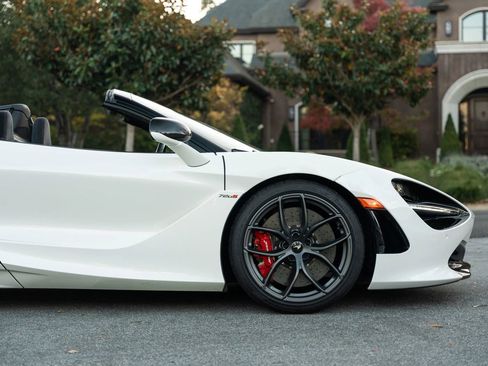 Used 2021 McLaren 720S Spider image 11