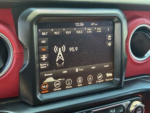 Used 2023 Jeep Wrangler Unlimited Rubicon 4xe AWD/4WD image 22