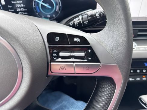 Used 2024 Hyundai Elantra Blue image 14