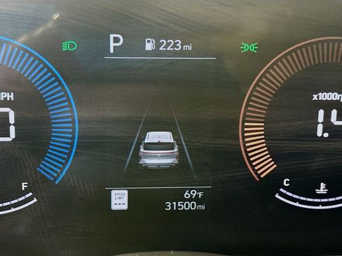 Certified 2025 Hyundai Kona SEL image 12