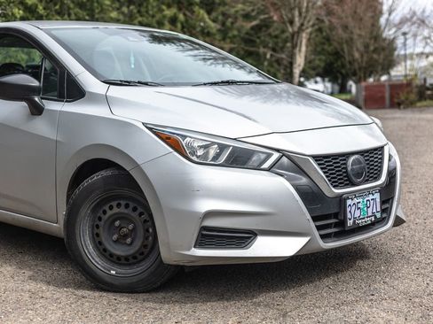 Used 2020 Nissan Versa S image 3