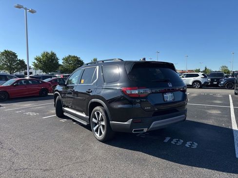 Used 2025 Honda Pilot Elite image 8
